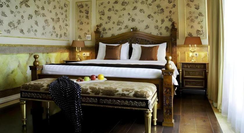 Amos Cozy Hotel Melawai Джакарта Экстерьер фото